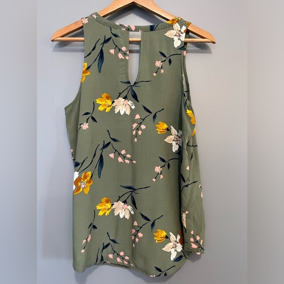 🎉 3 for $15🎉Old Navy sleeveless top - Picture 2 of 5